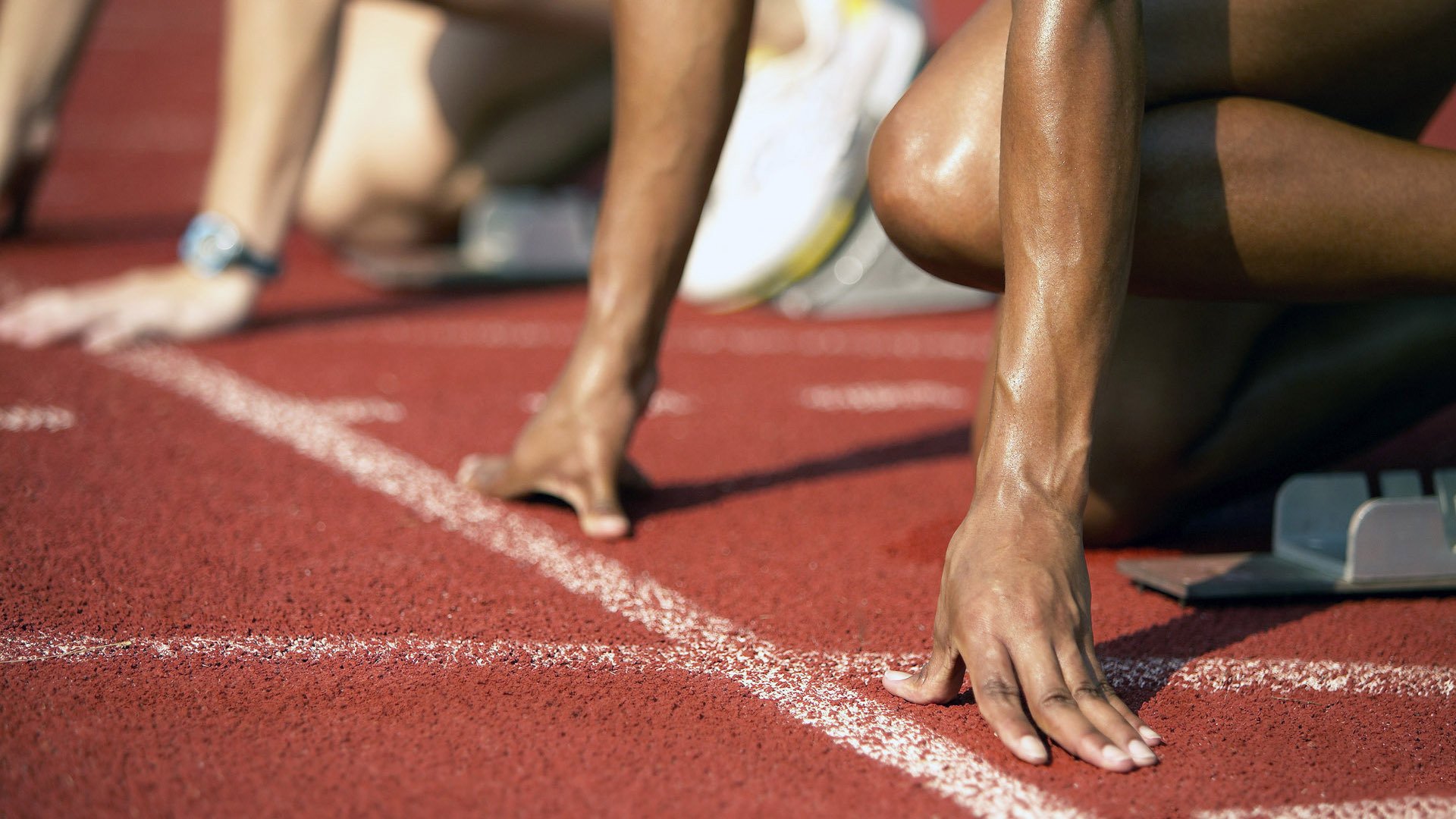 麦金托什稳扎稳打锁定决赛领先位置，麦金托什海报